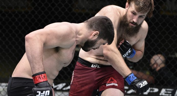 Philipe Lins é nocauteado no primeiro round e segue sem vencer no Ultimate