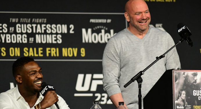 Dana promete dar revanche para Reyes caso Jon Jones permaneça no meio-pesado