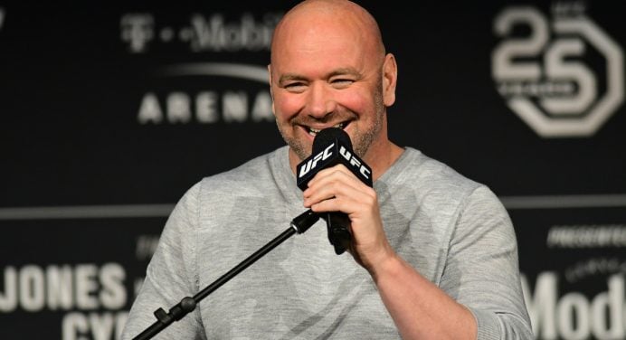 Histórico! Dana White publica foto de octógono na areia da ‘Ilha da Luta’