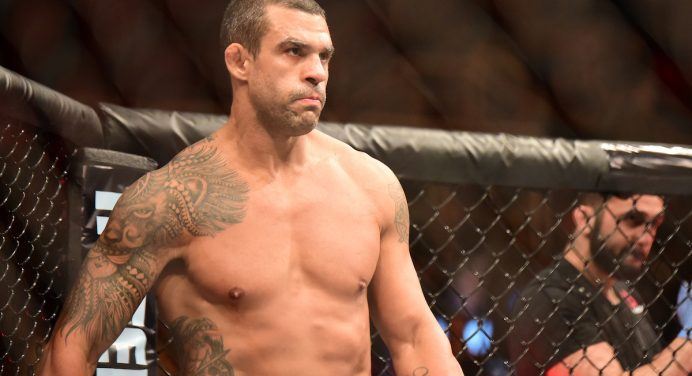 Vitor Belfort divulga foto após treinos e aparece mais forte do que na época de UFC