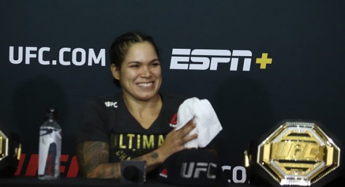 Por nascimento de filha, Amanda Nunes adianta que não deve mais lutar em 2020