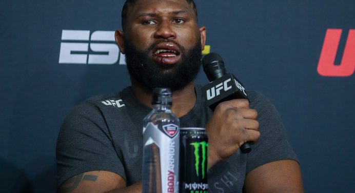 UFC fecha combate entre Curtis Blaydes e Derrick Lewis para novembro, diz site