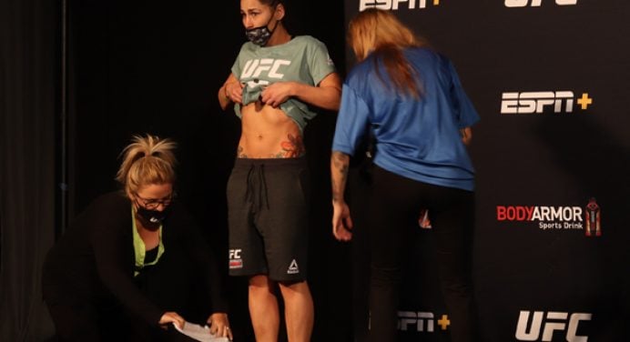 Jessica Eye se pronuncia após derrota no UFC: “Grata pelo apoio e pelos imbecis críticos”