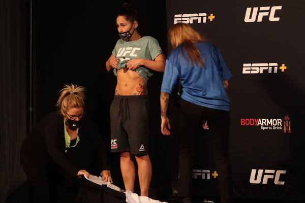 Jessica Eye se pronuncia após derrota no UFC: “Grata pelo apoio e pelos imbecis críticos”