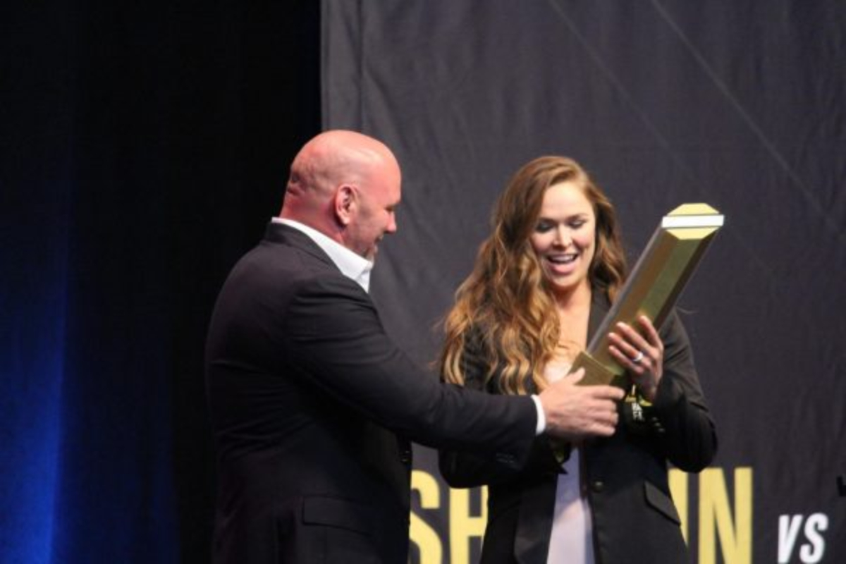 Ronda Rousey parabeniza jovem promessa do UFC por vitória na estreia