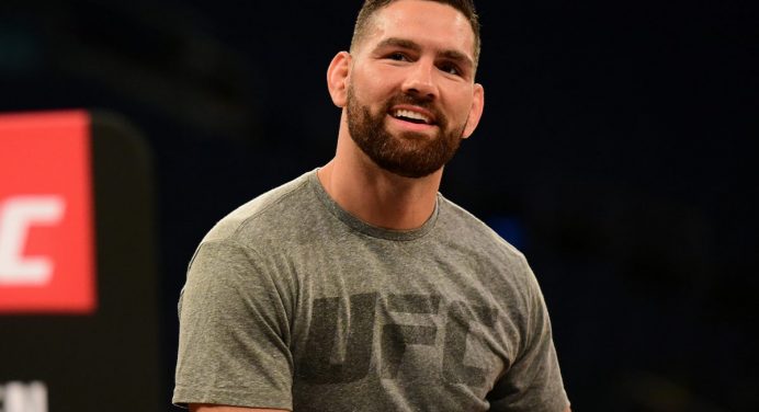 Weidman confirma contrato assinado e festeja chance de encarar novamente Hall