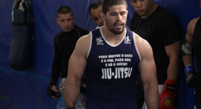 Toquinho celebra recomeço no MMA e promete nova versão após erros do passado