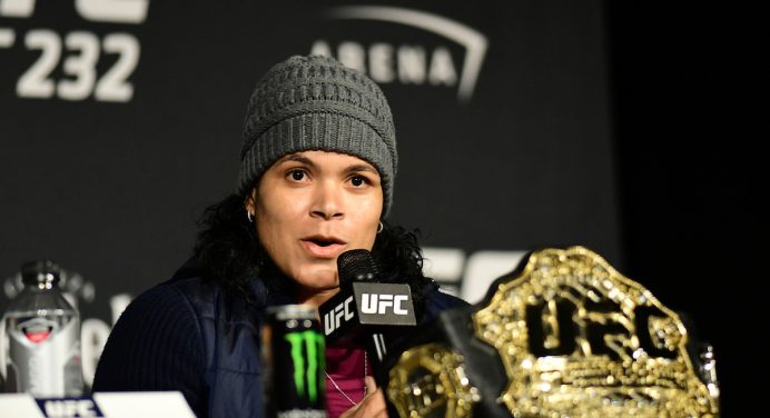 Amanda aposta em vitória de ‘Cyborg’ contra Ronda em superluta que não aconteceu