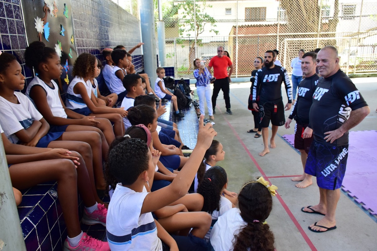 Faixa-preta de jiu-jitsu comemora sucesso de aulas de artes marciais em escolas no Rio