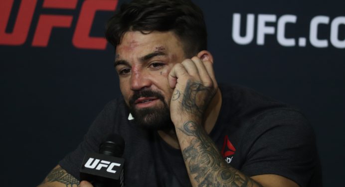 De volta após tratamento para abuso de álcool, Mike Perry encara Robbie Lawler no UFC 255