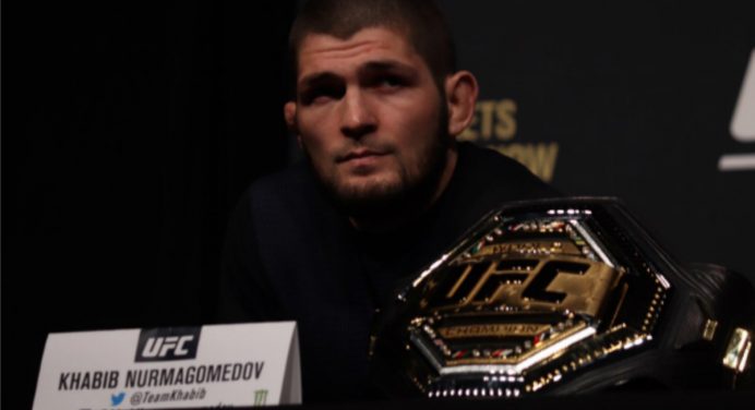 Empresário de Khabib posta mensagem sugestiva sobre possível retorno do campeão