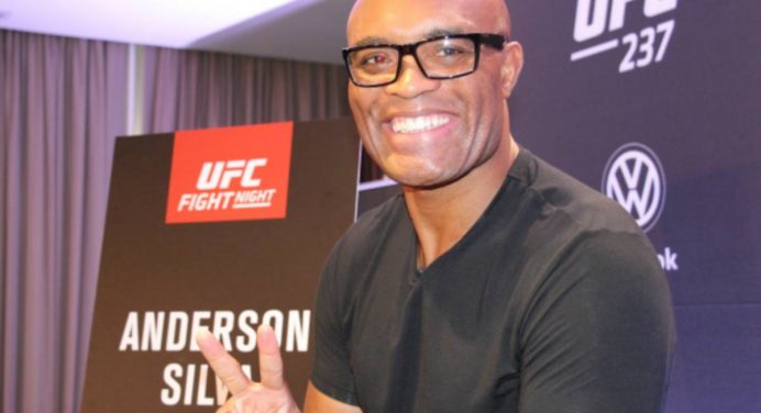 Anderson Silva celebra contrato assinado para “provável” última luta da carreira