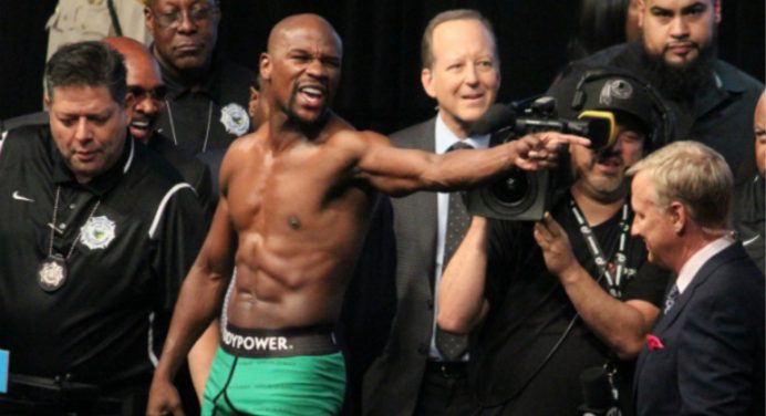 Celebridade do Youtube afirma que “chutaria o traseiro” de Floyd Mayweather