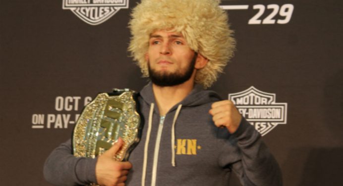 Por receio do COVID-19, Khabib vai fazer camp longe dos EUA, revela treinador