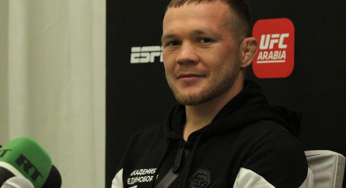 Novo campeão dos galos do UFC, Petr Yan ganha mural em sua homenagem na Rússia