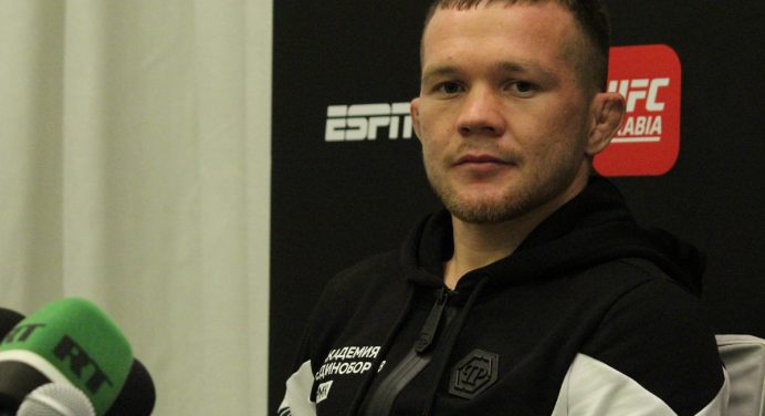 Petr Yan acusa Sterling de fugir como um “covarde sorrateiro” da revanche pelo título