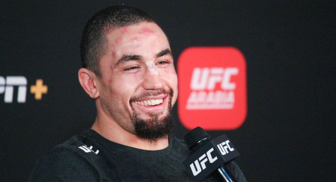 Robert Whittaker se oferece para ser reserva de Adesanya vs ‘Borrachinha’