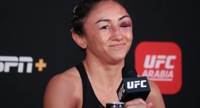 Carla Esparza exalta sua performance após duras batalhas no UFC