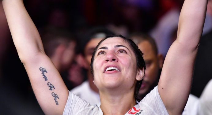 Na última luta da carreira, Bethe Correia encara chinesa em evento do UFC em dezembro