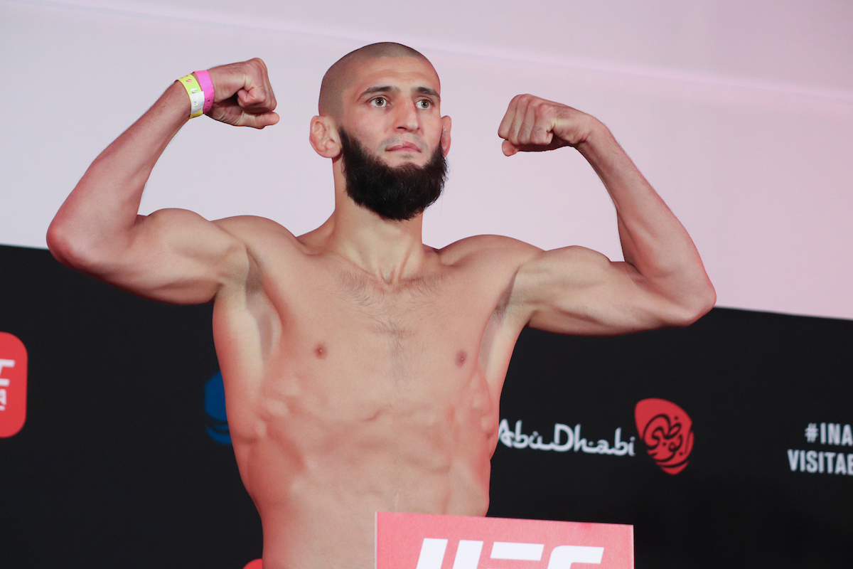 Embalado por vitória no UFC 267, Chimaev desafia Nate Diaz e promete “surra”