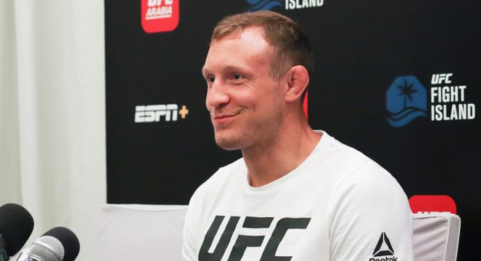 Jack Hermansson acusa rivais ranqueados de recusarem luta no UFC