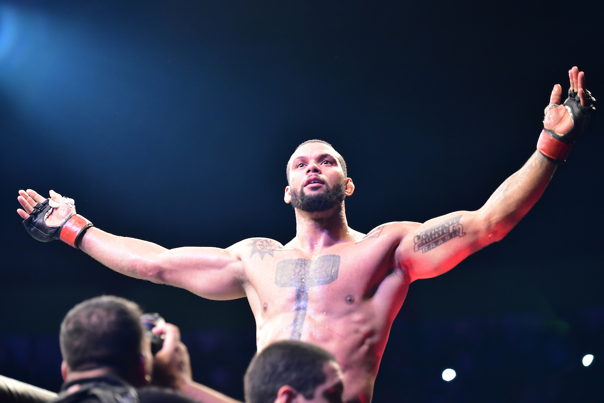 ‘Marreta’ elogia novo campeão meio-pesado do UFC, mas avisa: “Vai passar o cinturão”