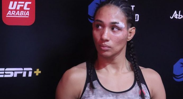 Taila Santos promete mostrar evolução em duelo contra De La Rosa no UFC