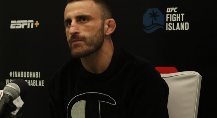 Surpreso por mudança de postura de Holloway, Volkanovski dispara: “É mau perdedor”