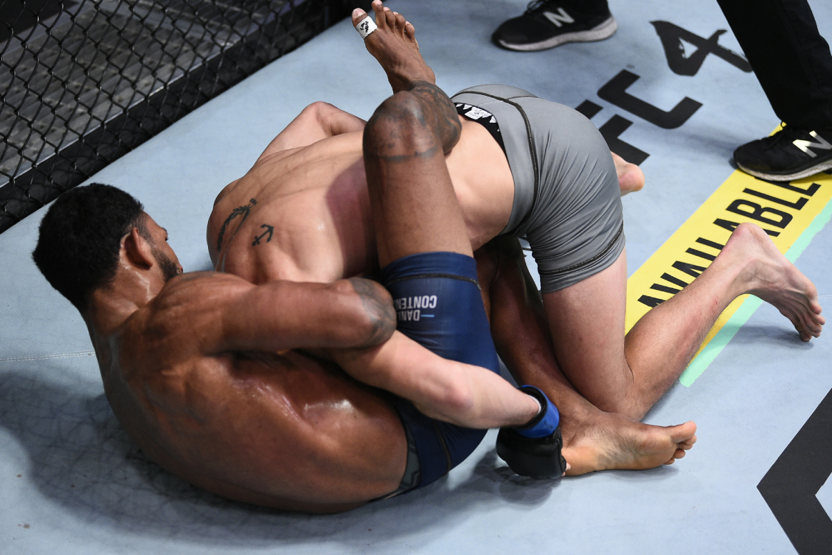 Brasileiro garante contrato com UFC em episódio do ‘Contender Series’