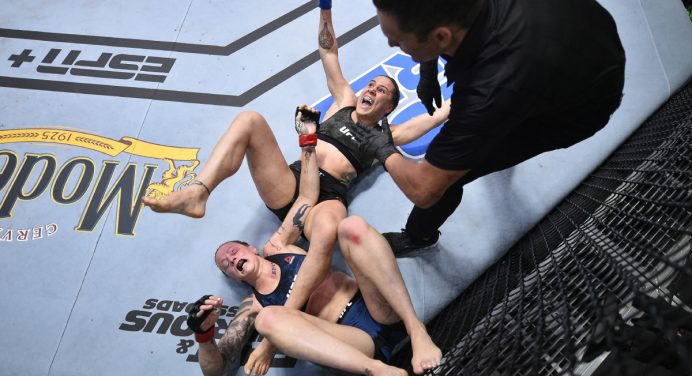 Jennifer Maia finaliza terceira do ranking do UFC e se aproxima de cinturão