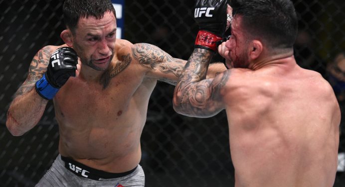 Edgar dispara contra críticos após vitória sobre Munhoz: “Provei que estavam errados”