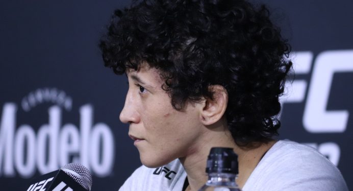 Virna Jandiroba recebe bônus de R$ 290 mil por vitória no UFC 252