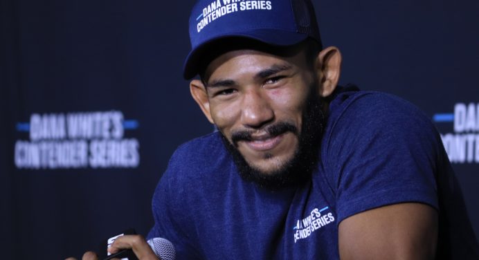 Rafael Alves celebra contrato no UFC e revela parceria com Colby Covington