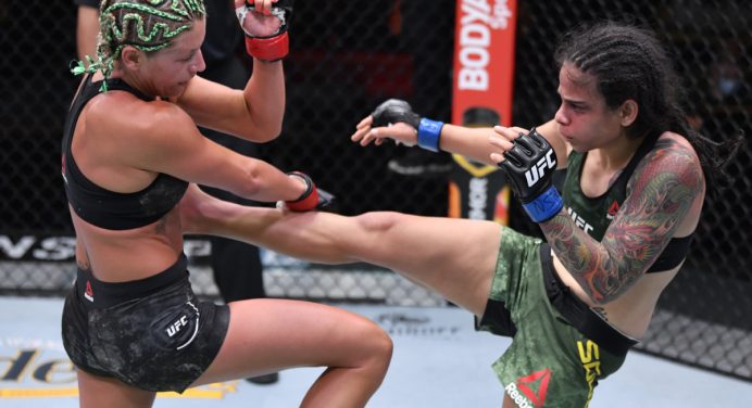 Livinha Souza vence por decisão unânime e volta a sonhar com ranking do UFC