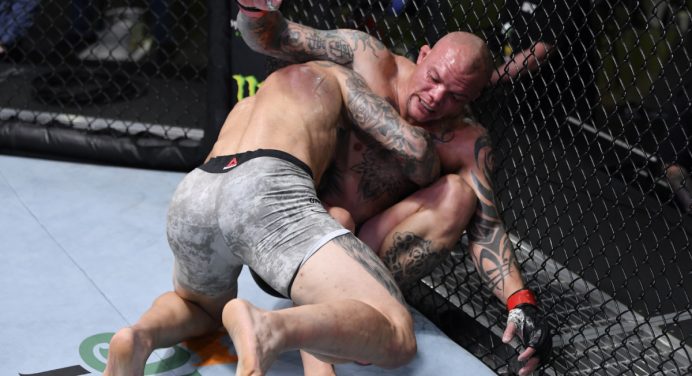 Promessa austríaca domina Anthony Smith e se aproxima do top 5 do UFC