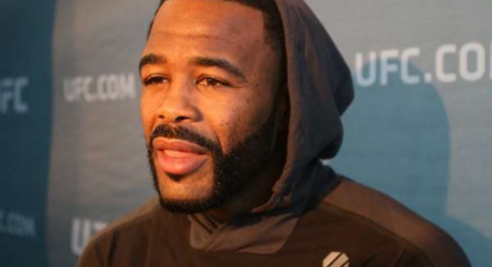 Rashad Evans sinaliza que Ngannou é capaz de derrotar Jones nos pesados do UFC