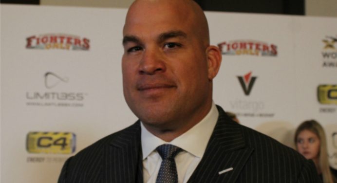 Tito Ortiz celebra provável eleição para câmara municipal de cidade americana