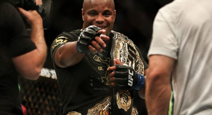 Cormier questiona poder de nocaute de Jon Jones em possível luta contra Miocic