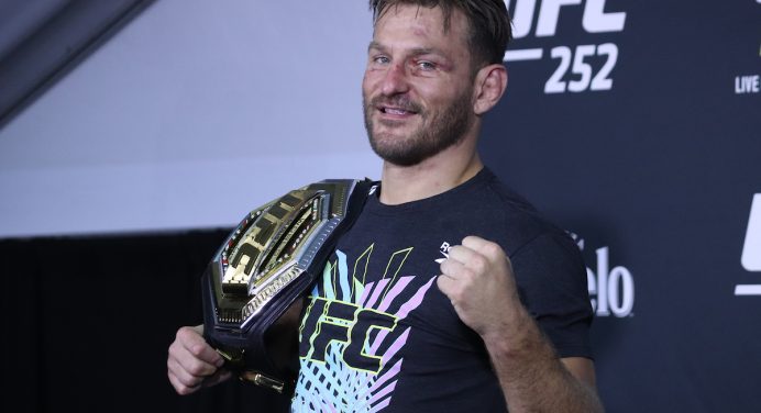 Stipe Miocic festeja legado consolidado apór vitória sobre Cormier no UFC 252