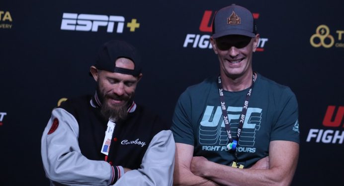 Donald Cerrone atinge marca de 50 testes antidoping e ganha jaqueta do UFC