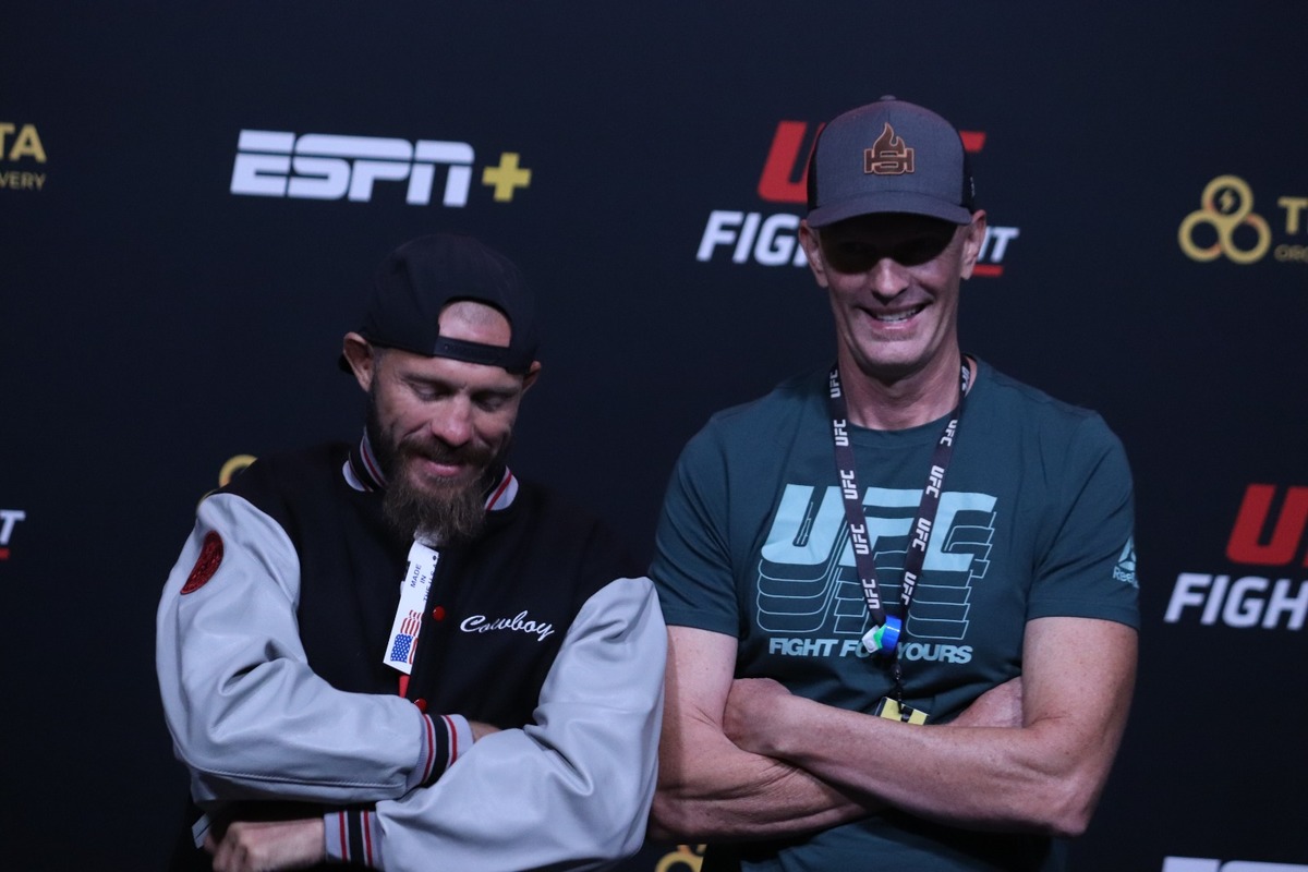 Donald Cerrone atinge marca de 50 testes antidoping e ganha jaqueta do UFC