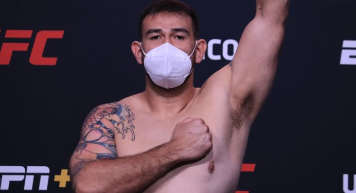 Sem problemas, pesagem do UFC confirma todas as lutas para show em Las Vegas