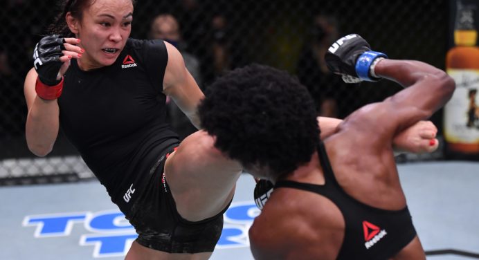 Michelle Waterson vence guerra de 25 minutos contra Angela Hill no UFC