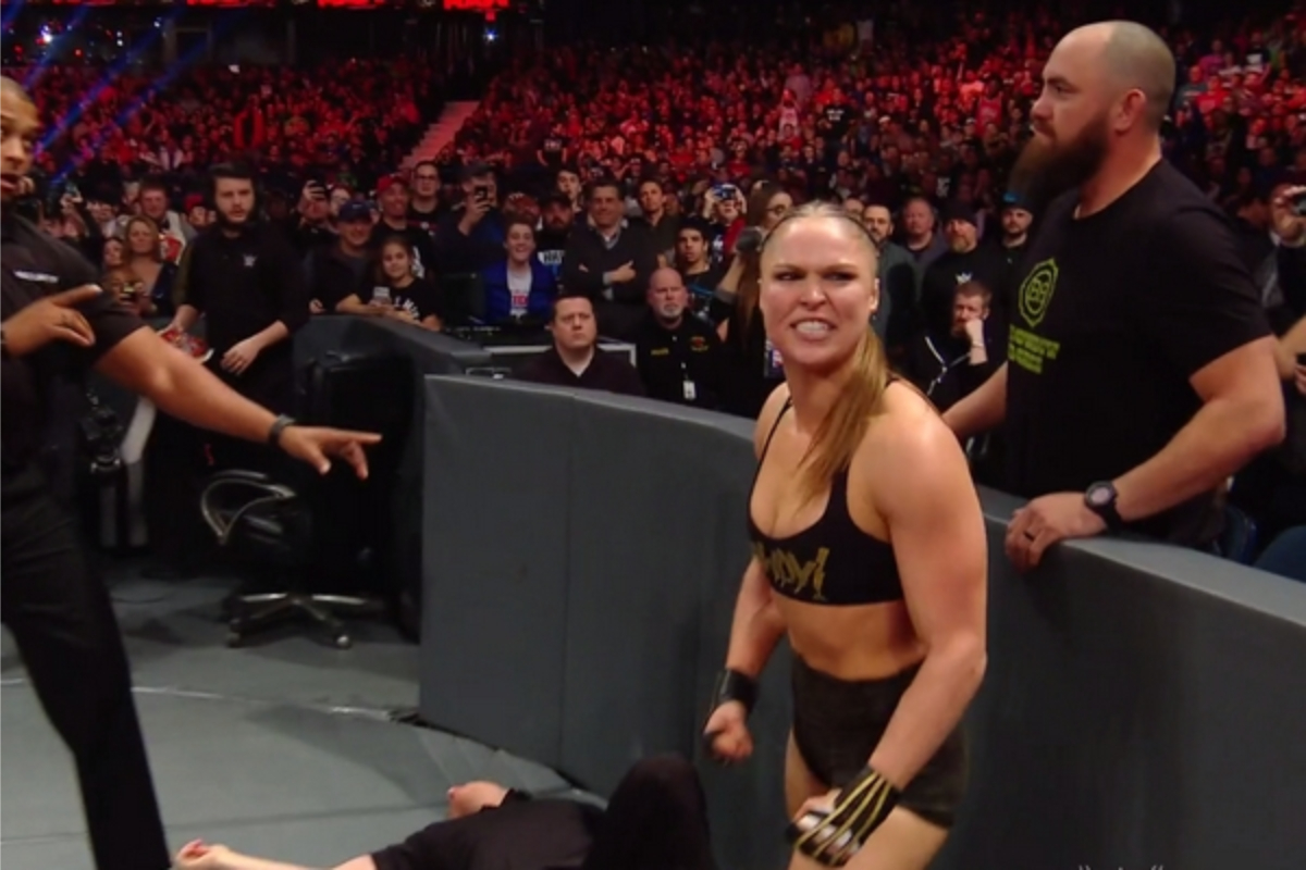 Ronda Rousey é derrotada em retorno ao WWE e fica sem cinturão da liga
