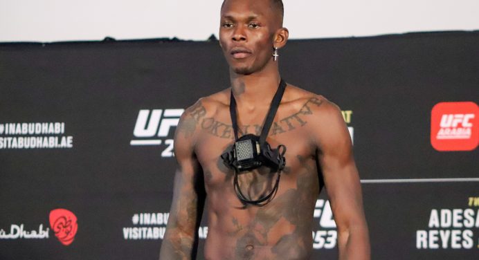 Treinador de Adesanya parabeniza Blachowicz e revela que revanche está nos planos