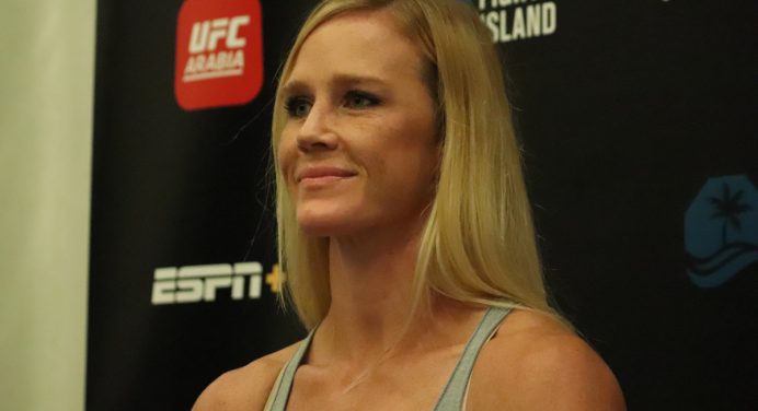 Holly Holm revela objetivo para final da carreira: “Quero me aposentar com o título”