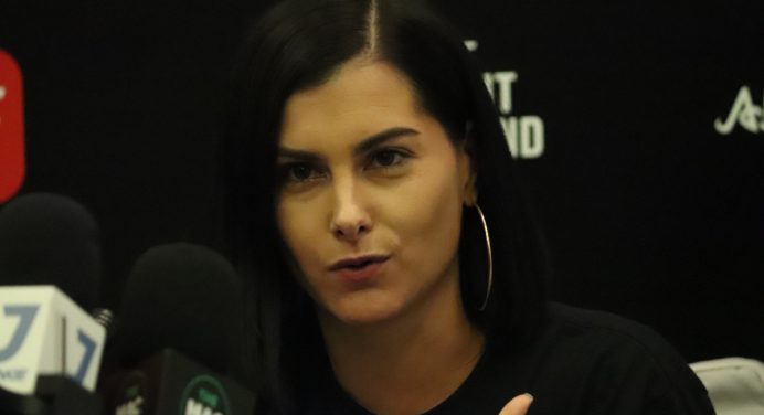 Esposa de Benavidez, repórter destaca lado positivo por atuar no mesmo evento que o marido