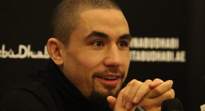 Whittaker minimiza vitória de Adesanya sobre Vettori e dispara: “Não é um Deus”