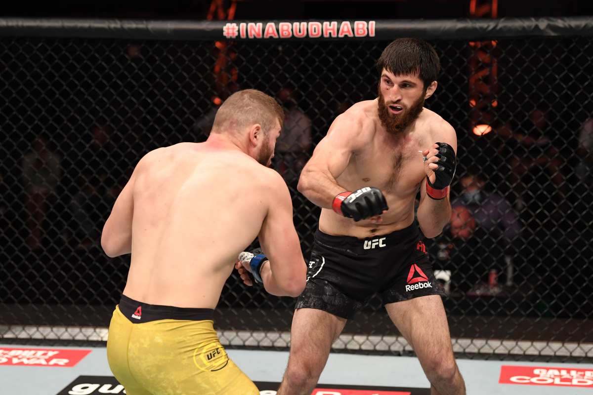 Após vitória no UFC 254, promessa russa mira duelo com Maurício ‘Shogun’