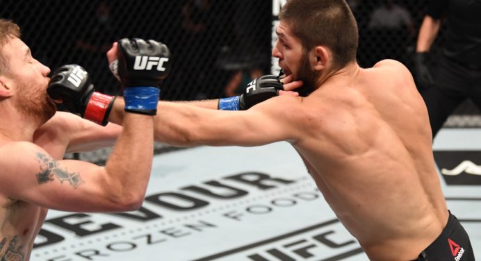 Khabib leva bônus de R$ 281 mil por ‘Performance da Noite’ em luta de despedida